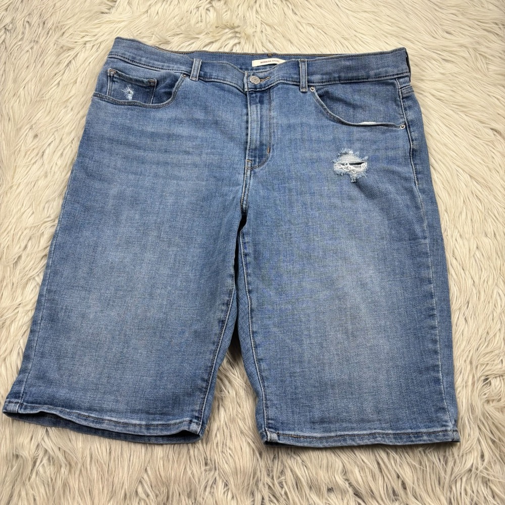 Levi's Women's 32 Light Wash Denim Bermuda Shorts‎